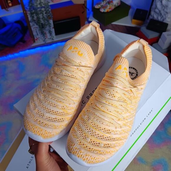 New In Box APL Techloom Wave Trainers Size 6.5 36.5 Sneakers in Marigold - Picture 5 of 5